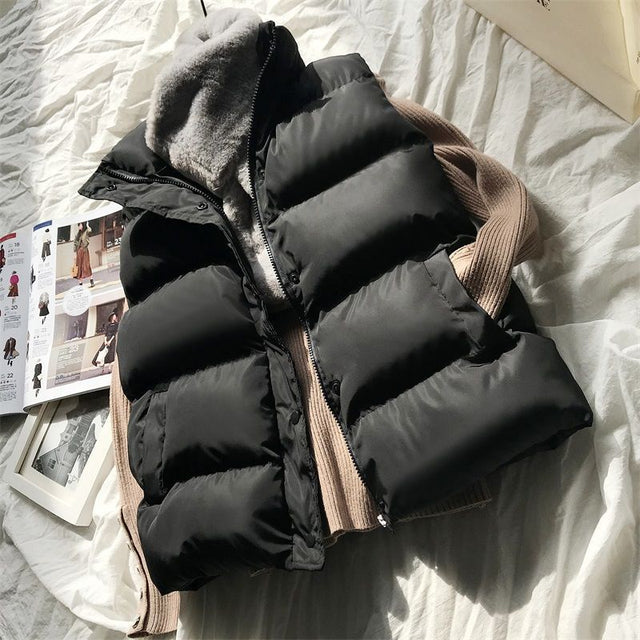 Ingrid | Vatteret vest i Sort, flat lay
