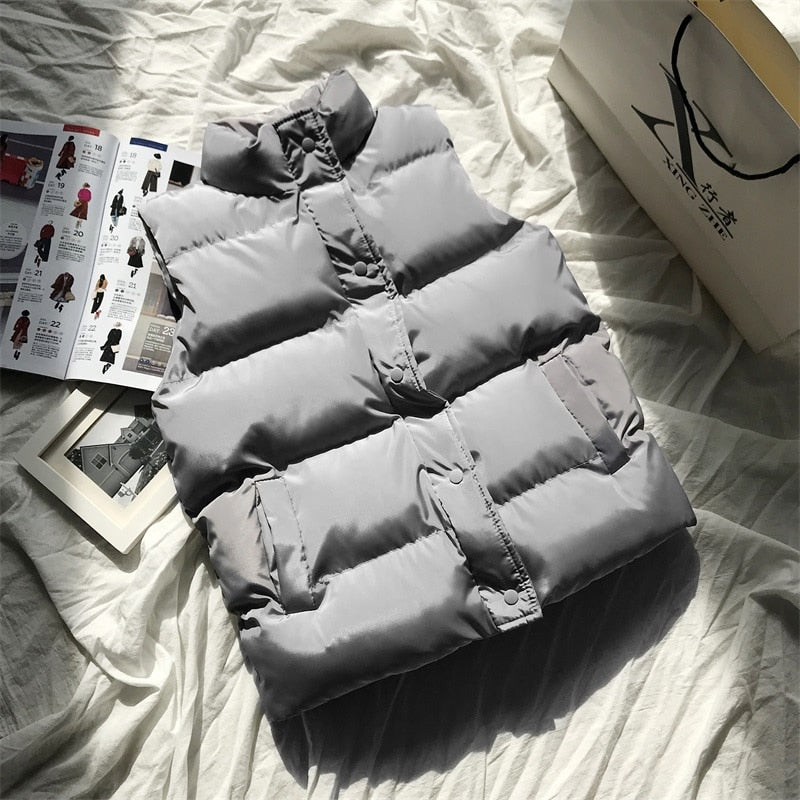 Ingrid | Vatteret vest i Grå, flat lay