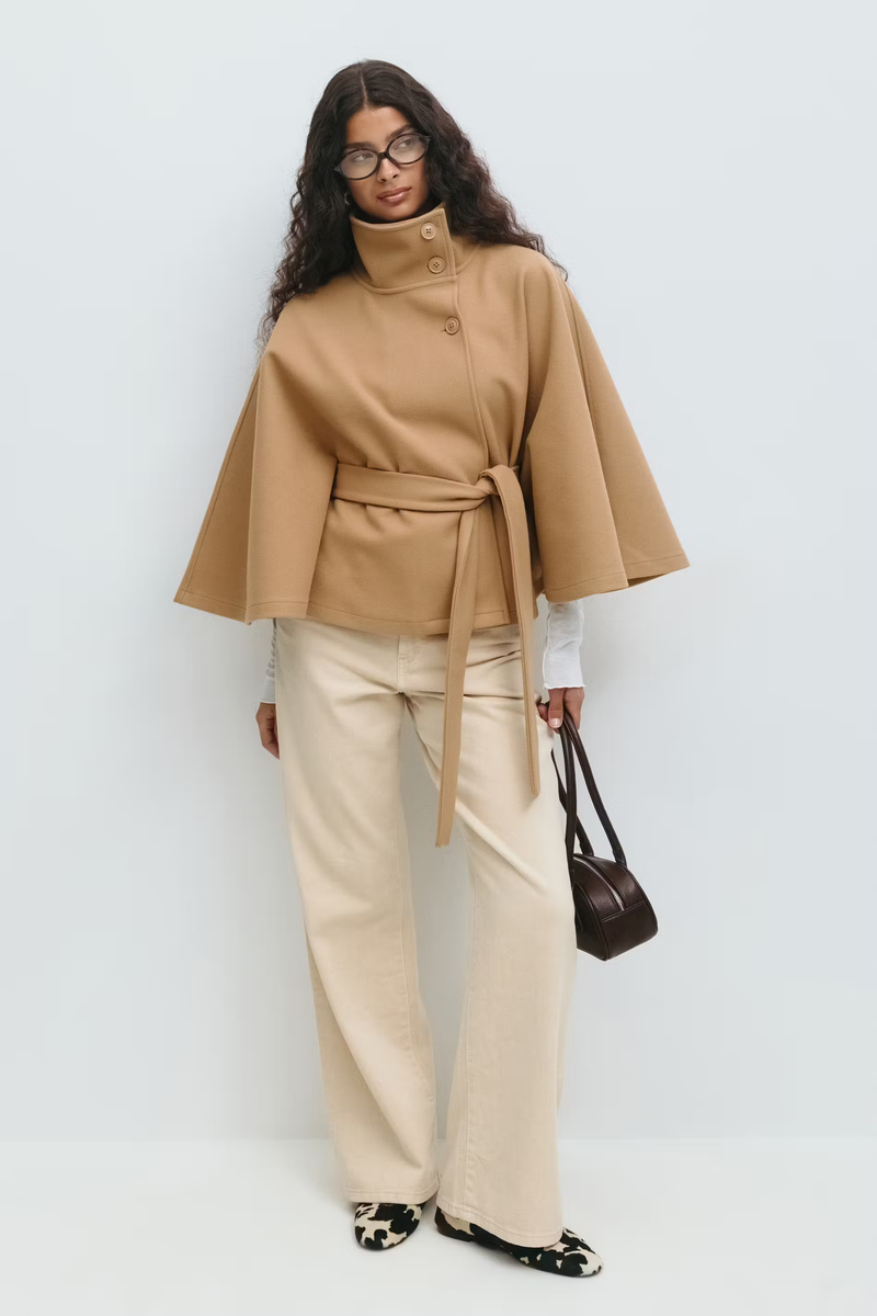 Julie | Cape-frakke i Uld-look i Beige, bagfra