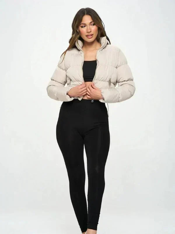 Karla | Kort Quiltet Jakke i Beige, forfra