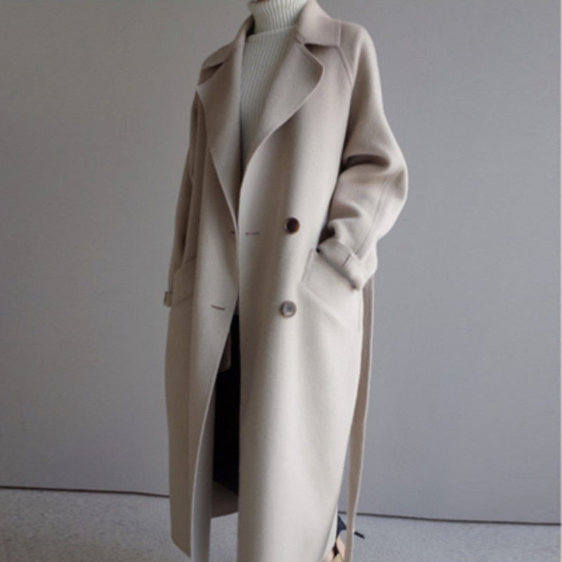 Karla | Dobbeltradet Frakke i Hvid, styling