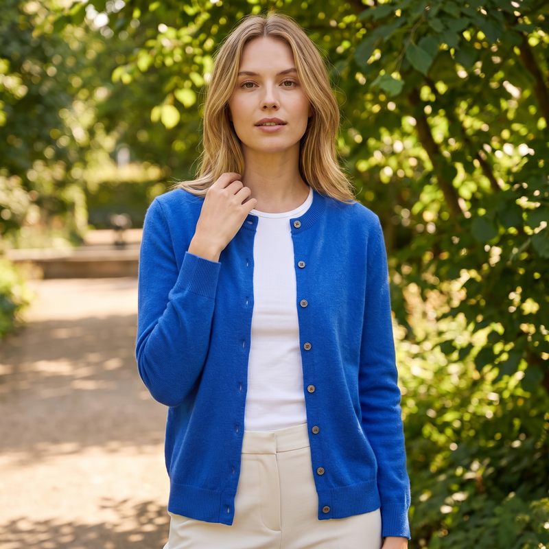 Louise | Cardigan med Rund Hals i Blå, nærbillede