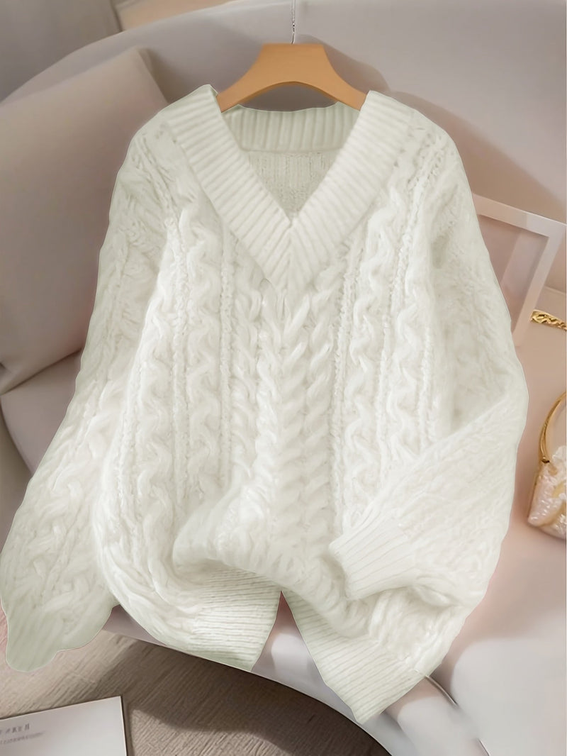 Maja | V-hals Sweater i Cableknit i Hvid, flat lay