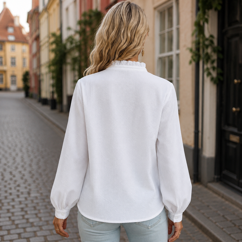 Marielle | Bluse med Flæsekrave i Hvid, bagfra