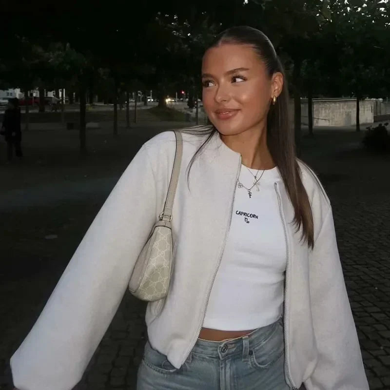 Marit | Cropped Jakke med Lynlås i Creme, forfra