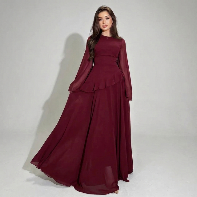 Nadia | Lang kjole med peplum i Bordeaux, forfra