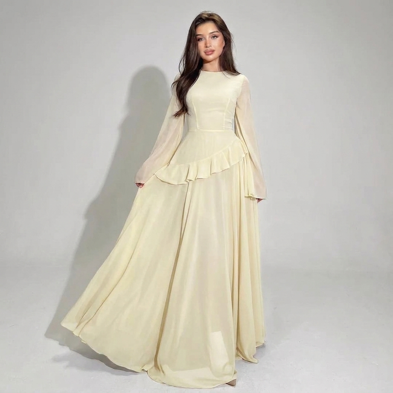 Nadia | Lang kjole med peplum i Lysegul, forfra