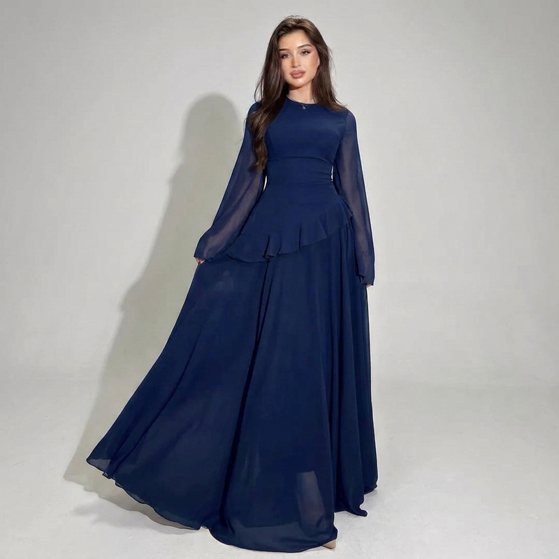 Nadia | Lang kjole med peplum i Marineblå, forfra