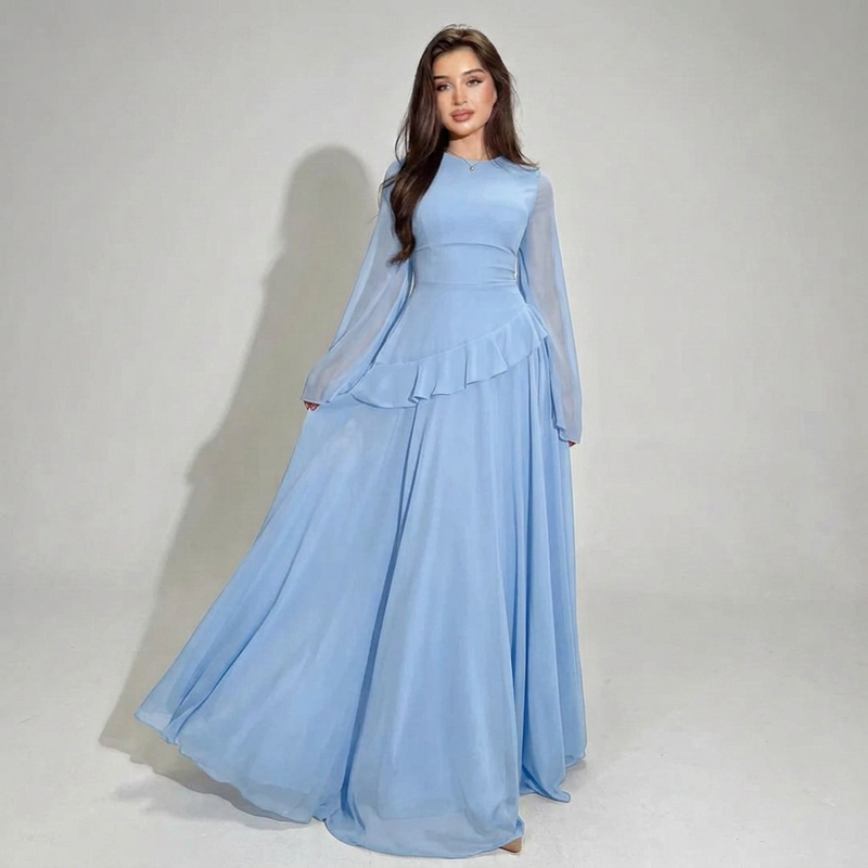 Nadia | Lang kjole med peplum i Himmelblå, forfra