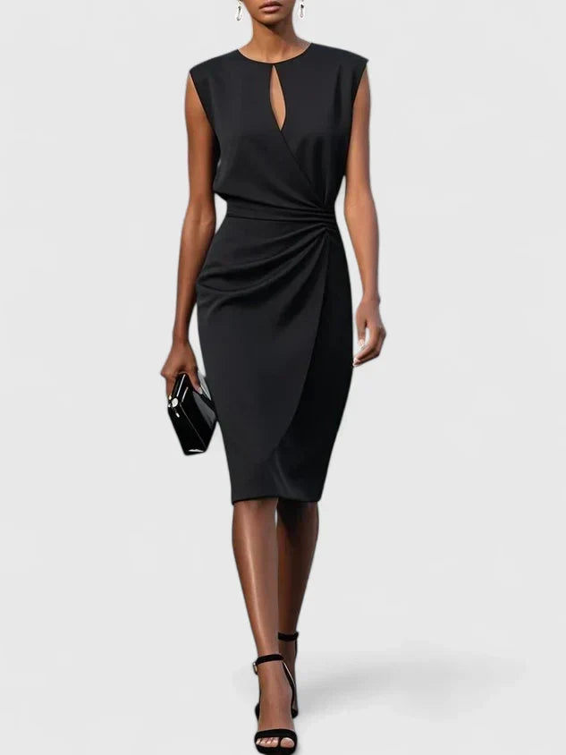 Nanna | Rynket midikjole i Sort, forfra