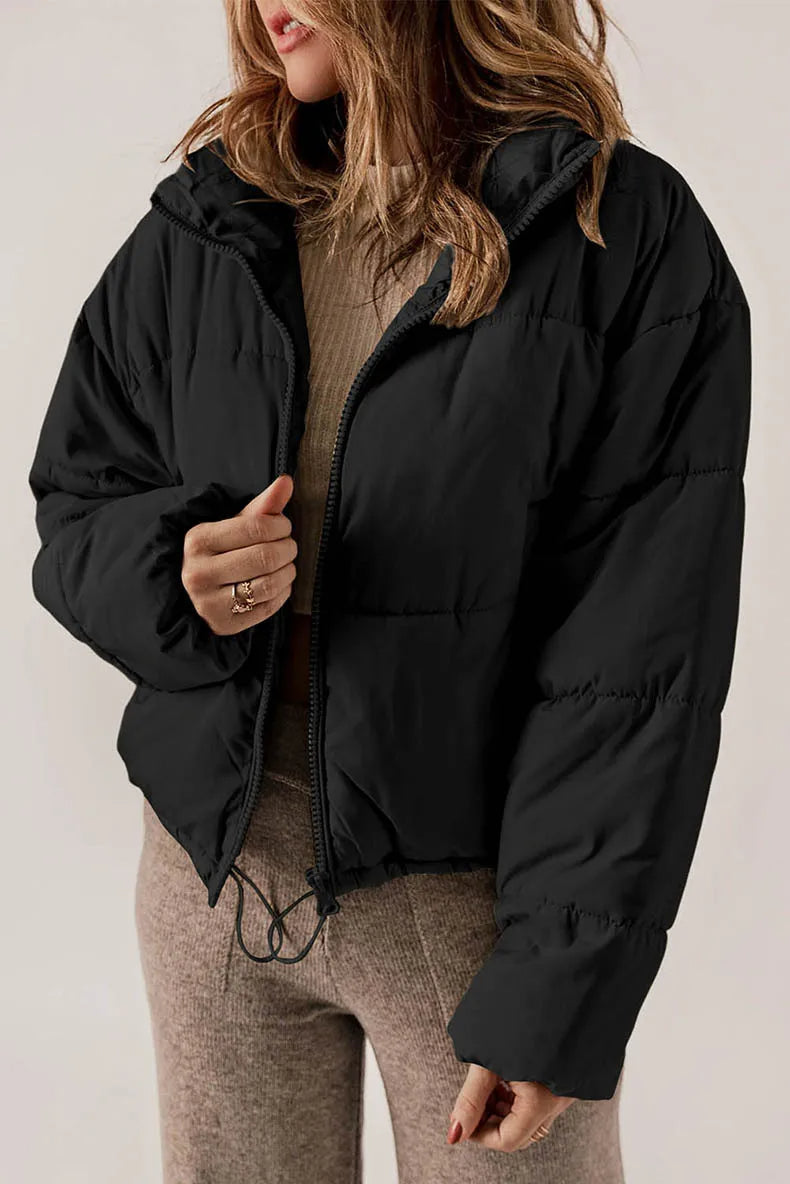 Nora | Cropped Pufferjakke i Sort, bagfra
