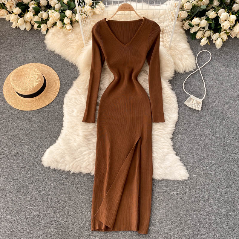 Strikkjoler Dame Ribstrikket Bodycon med Slids i Brun, produktbillede