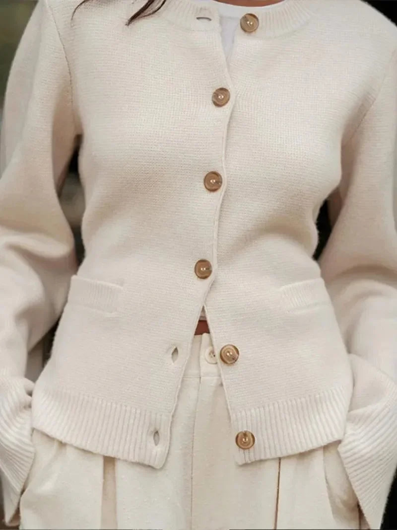 Petra | Cardigan med knaplukning i Beige, fra siden