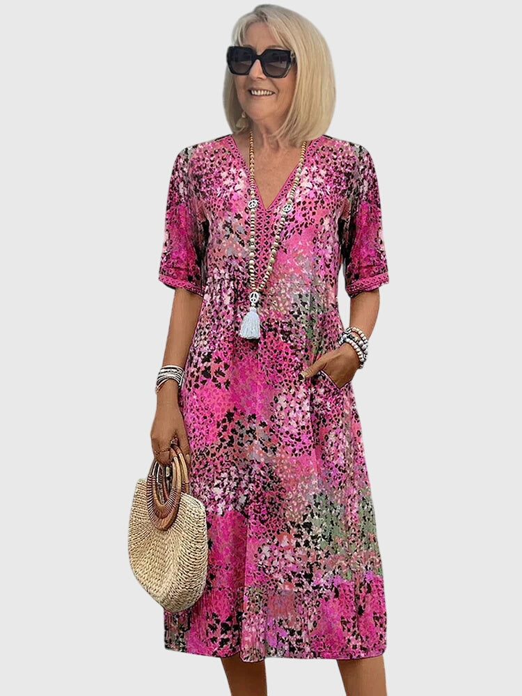 Rikke | Printet Midikjole med Hæklekant i Rosa, forfra