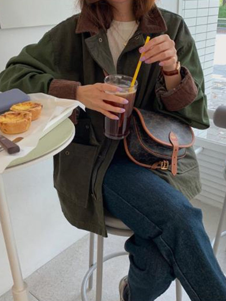 Runa | Oversize Utility Jakke i Armygrøn, styling