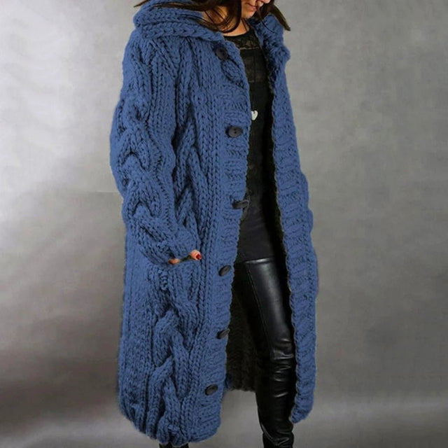 Signe | Cardigan i Cableknit i Mørkeblå, fra siden