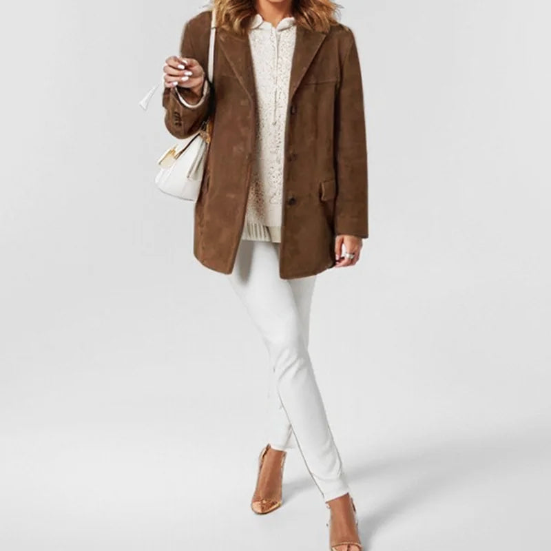 Solveig | Blazer i Ruskind-look i Mørkebrun, styling