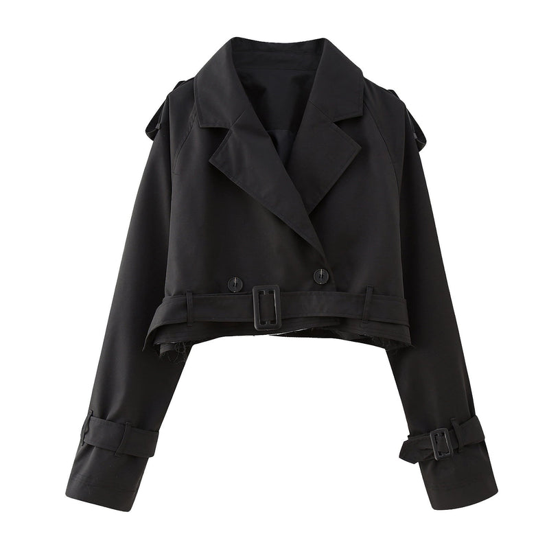 Vilde | Cropped trenchjakke med bælte i Sort, flat lay