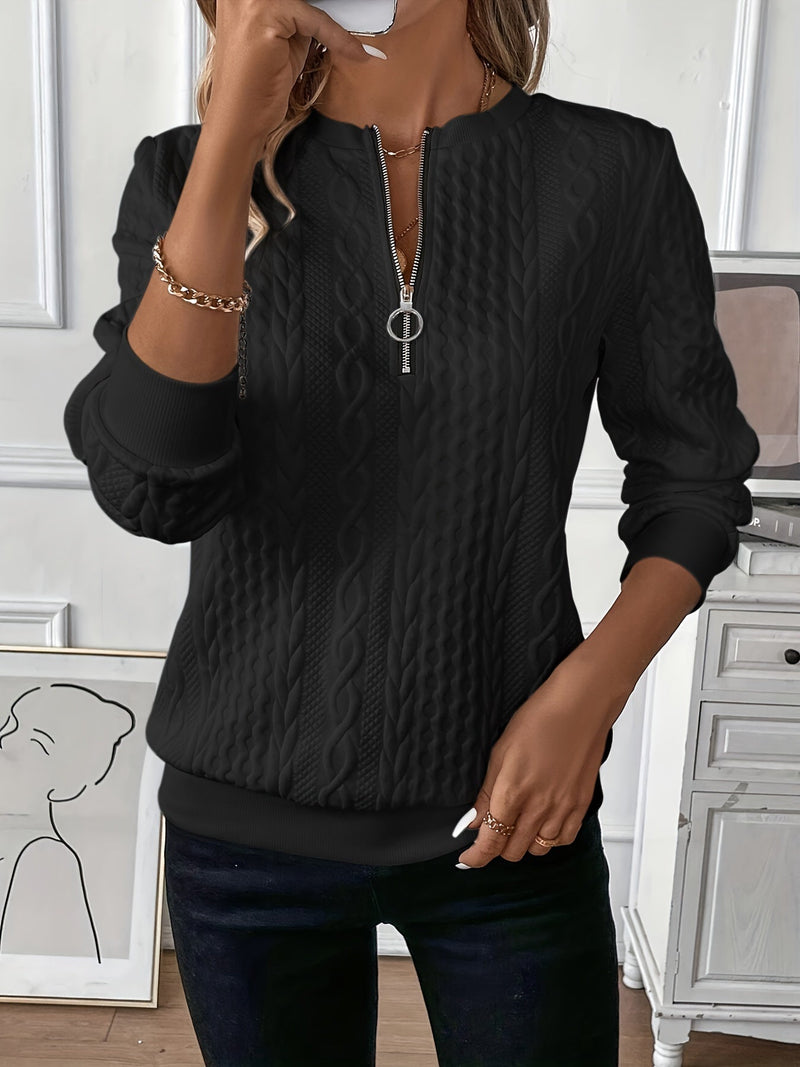 Zoey | Kabelstrikket sweater med lynlås i Sort, forfra