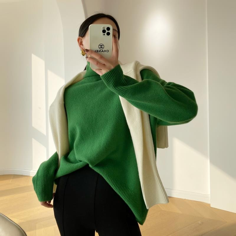 Oversized Knit Turtleneck Sweater for Women with Dropped Shoulders in Green, mirror selfie view