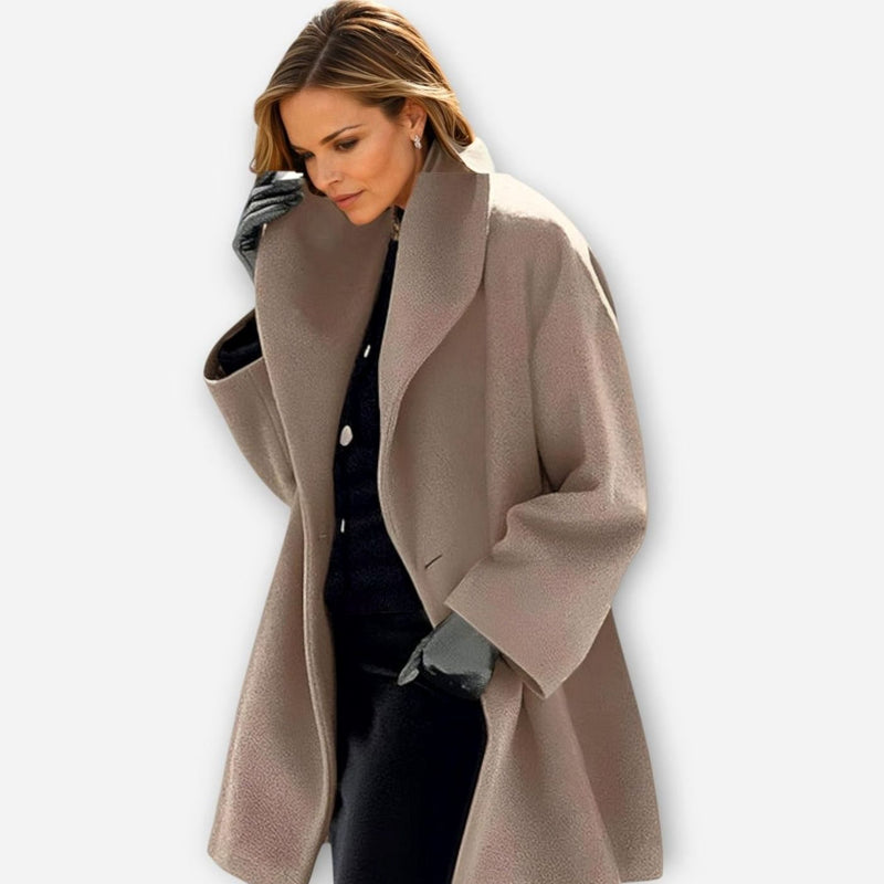 Sussi | Oversized frakke i Khaki, forfra