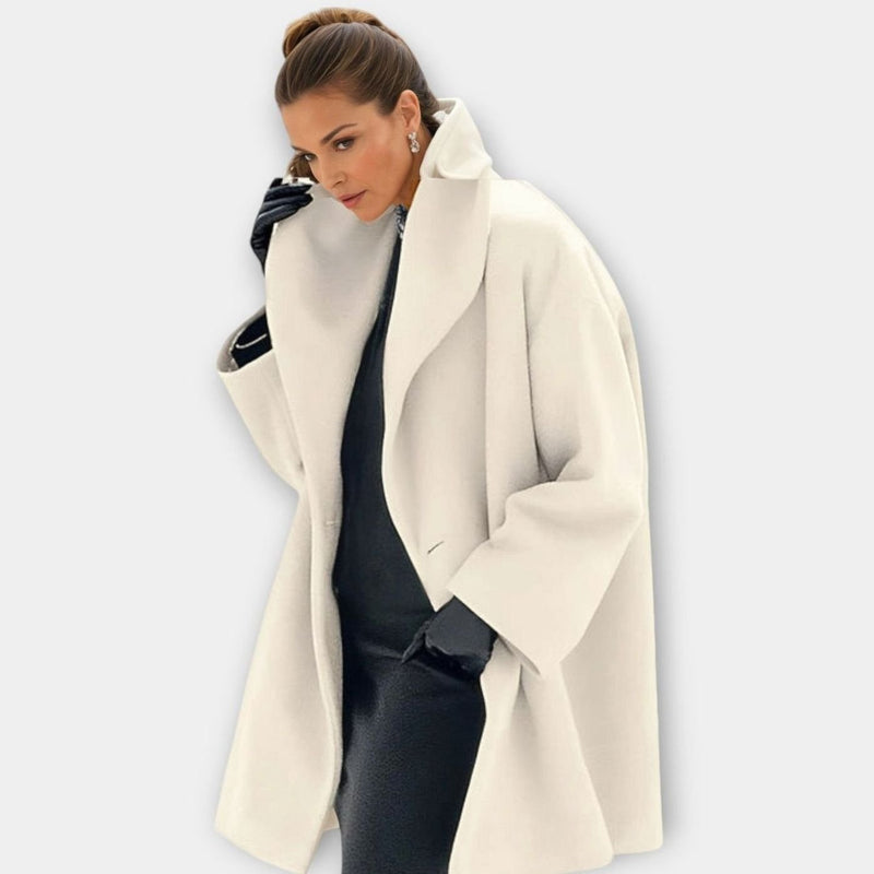 Sussi | Oversized frakke i Hvid, forfra